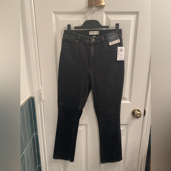 Abercrombie & Fitch Skinny high rise w/ vent hem. *6 SHORT* and CURVE LOVE - Picture 3 of 9